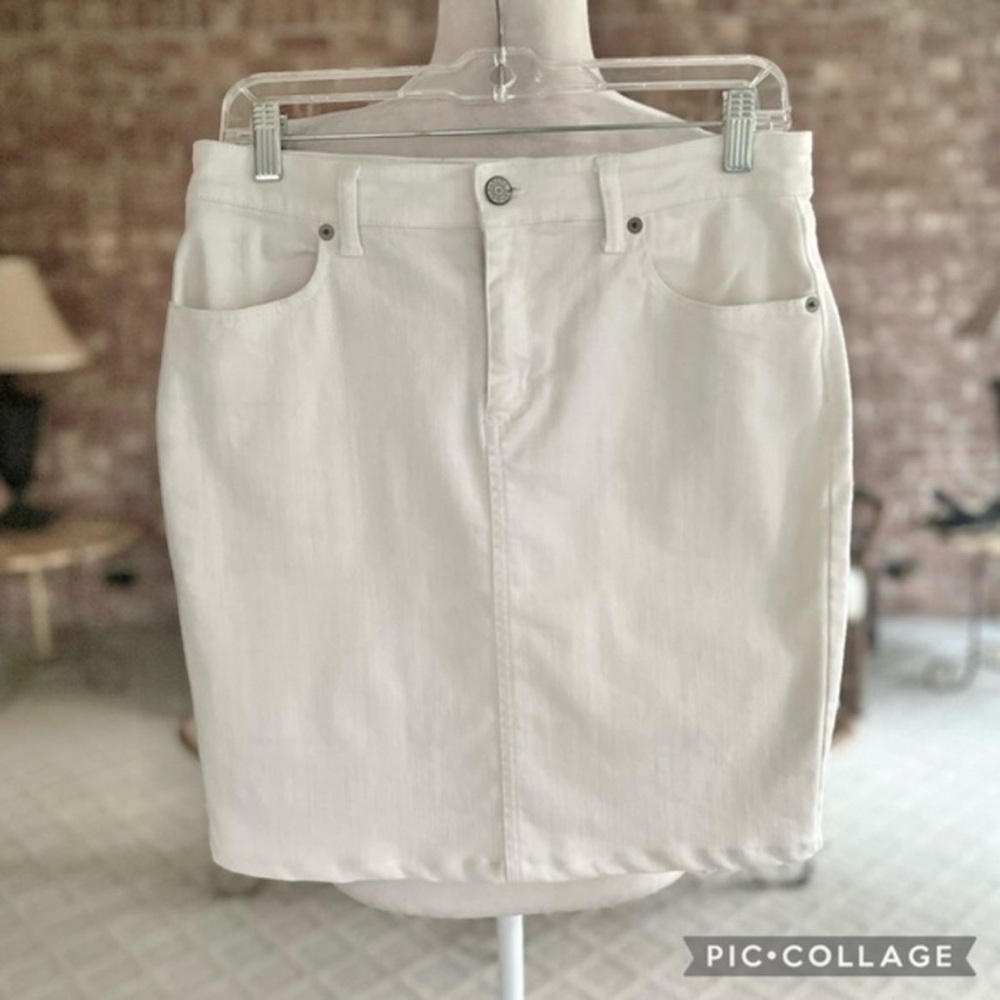 Banana Republic Factory Skirt Denim White Pencil 8 Stretch Mini Casual